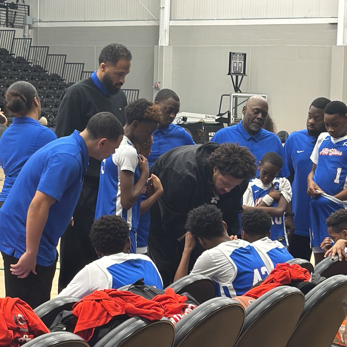 Everyone from Cade Cunningham to Tobias Harris to Ron Holland to Jalen Duren and more all all here at the event. 

This is really a great thing for the young hoopers and the community. 

Next year let’s make this event even BIGGER!