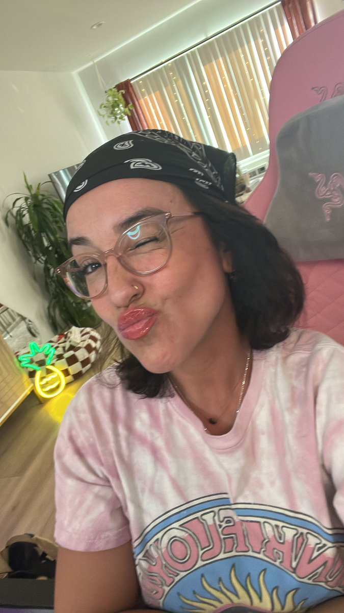 Meg 🌼 tweet media