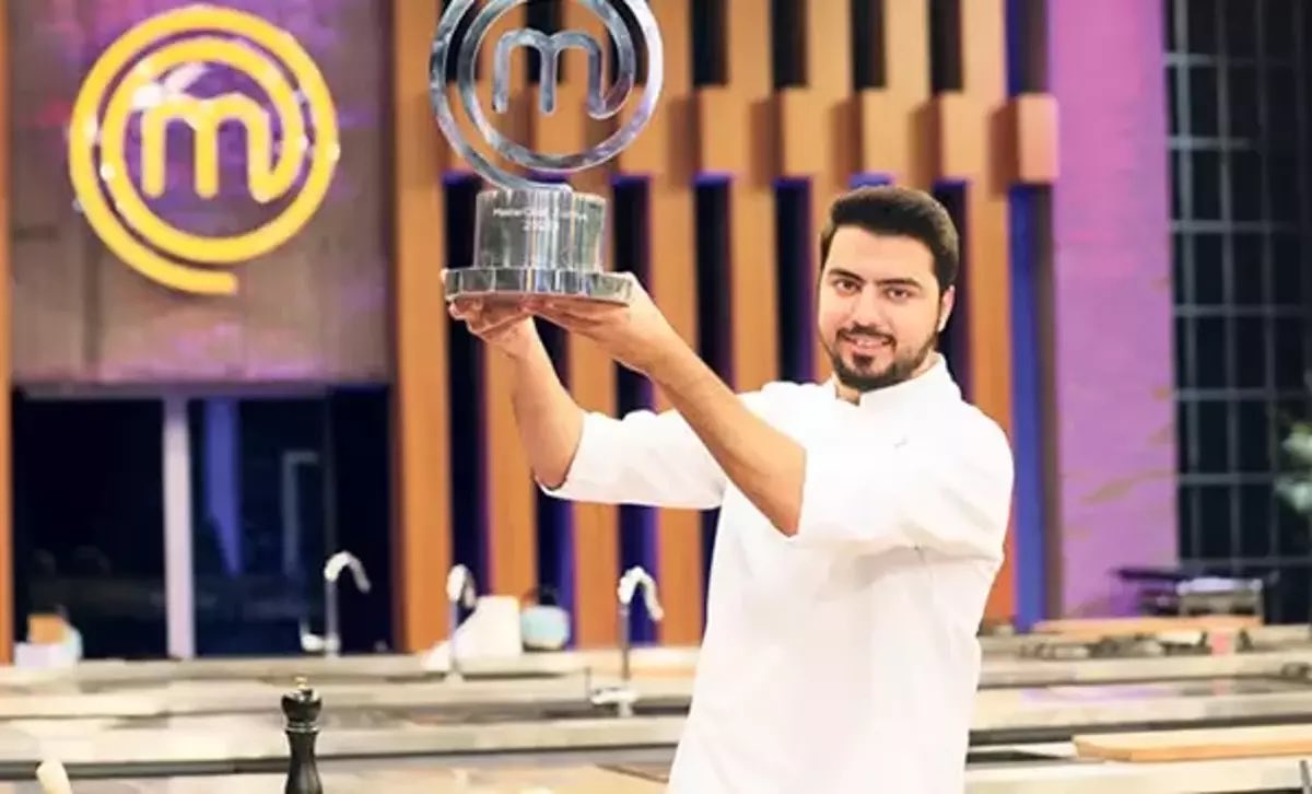 Sergeninizi de Tahsininizi de Dilaranızı da diğer tüm torpillilerinizi de üst üste koyar ha. Gerçek şef gerçek şampiyon. İlk all star rezaletinden sonra izlemeyi bırakmanın gururu bize yeter #MasterChefTürkiye