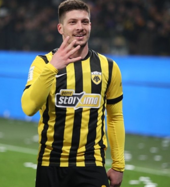 EnwsitisGr's tweet photo. Έτσι και έτσι...

#aekfc https://t.co/2u9Hu74DcF