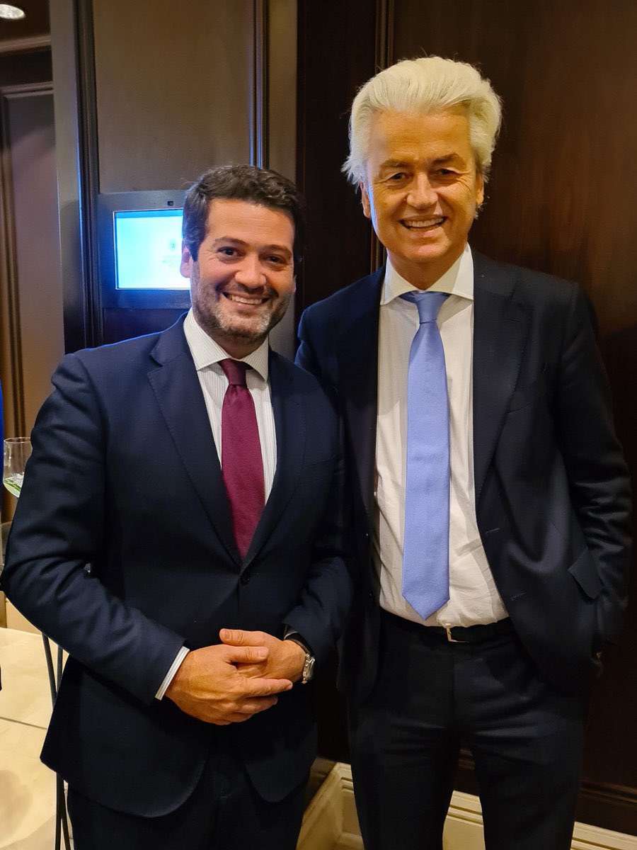 geertwilderspvv's tweet photo. Parabéns pelo seu fantástico resultado @AndreCVentura!

💪💪💪

#Presidenciais2026 #Portugal https://t.co/FD2tL69GeC