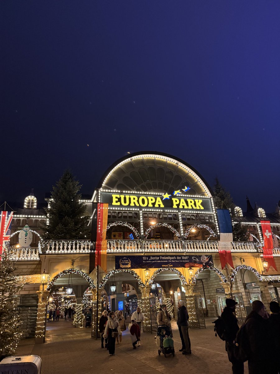 Bench682's tweet image. Clap de fin sur les 50 ans de @EuropaParkFR 
Pleins de rencontres, de bons moments, de souvenirs gravés. Hâte de la réouverture. Je l’aime ce parc 😍