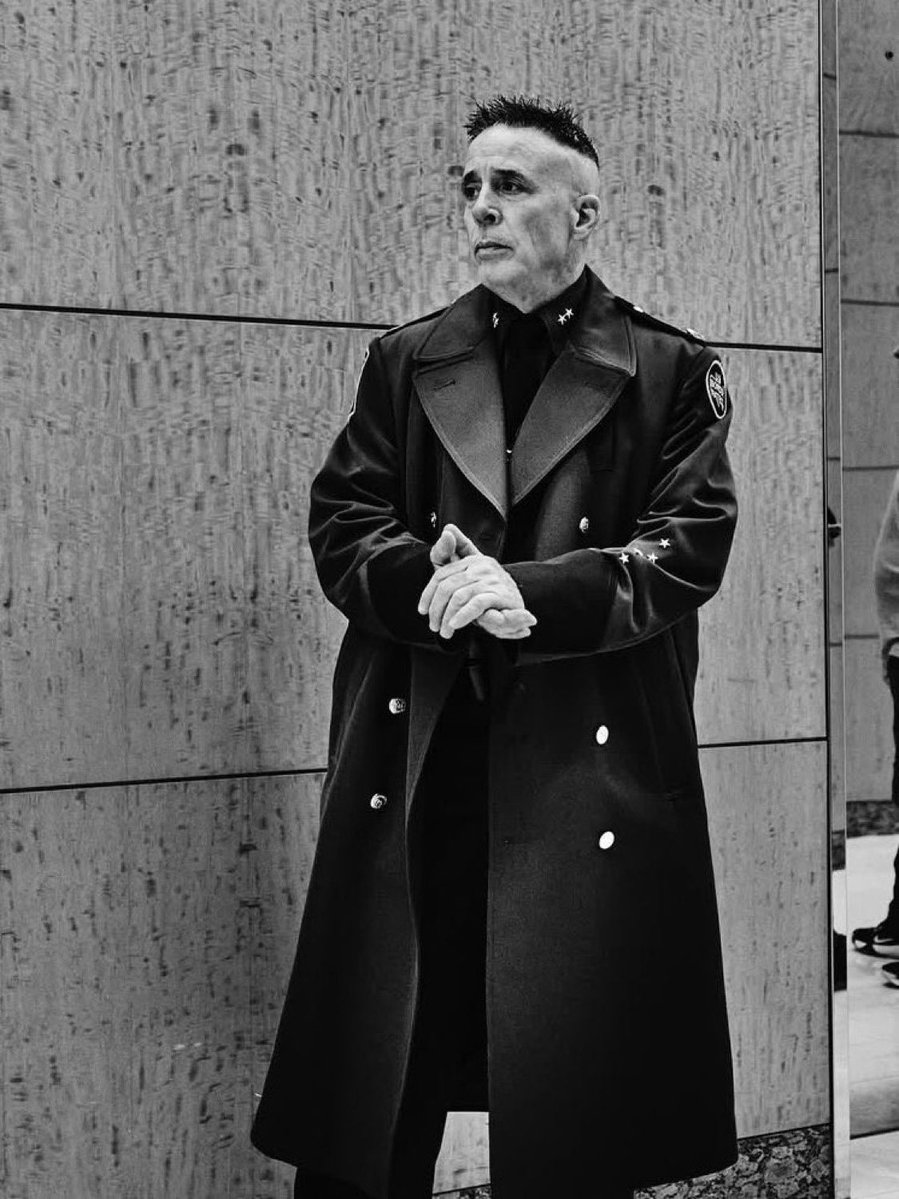 kinsellawarren's tweet image. This sartorial choice could not have been anything but deliberate. It is very, very difficult to believe it was a coincidence.