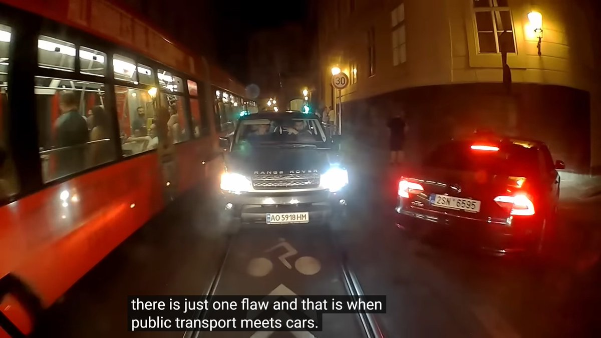 Почав дивитись ролік про public transport у Празі, і тут - ТА БЛЯДЬ )