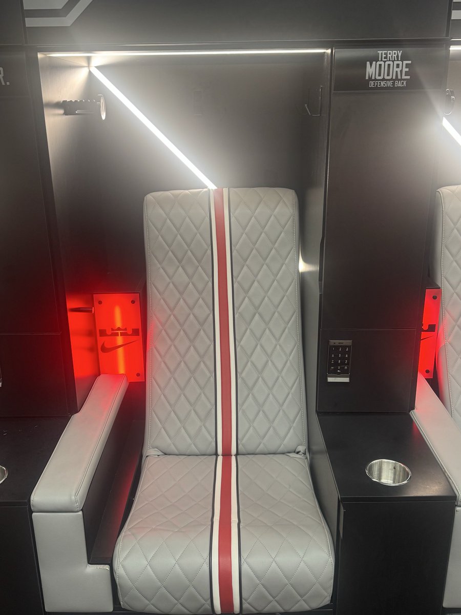 TerryMoore02's tweet image. Lord I thank you for another opportunity to ball again. Let's WORKKKKK📈🫢🫱