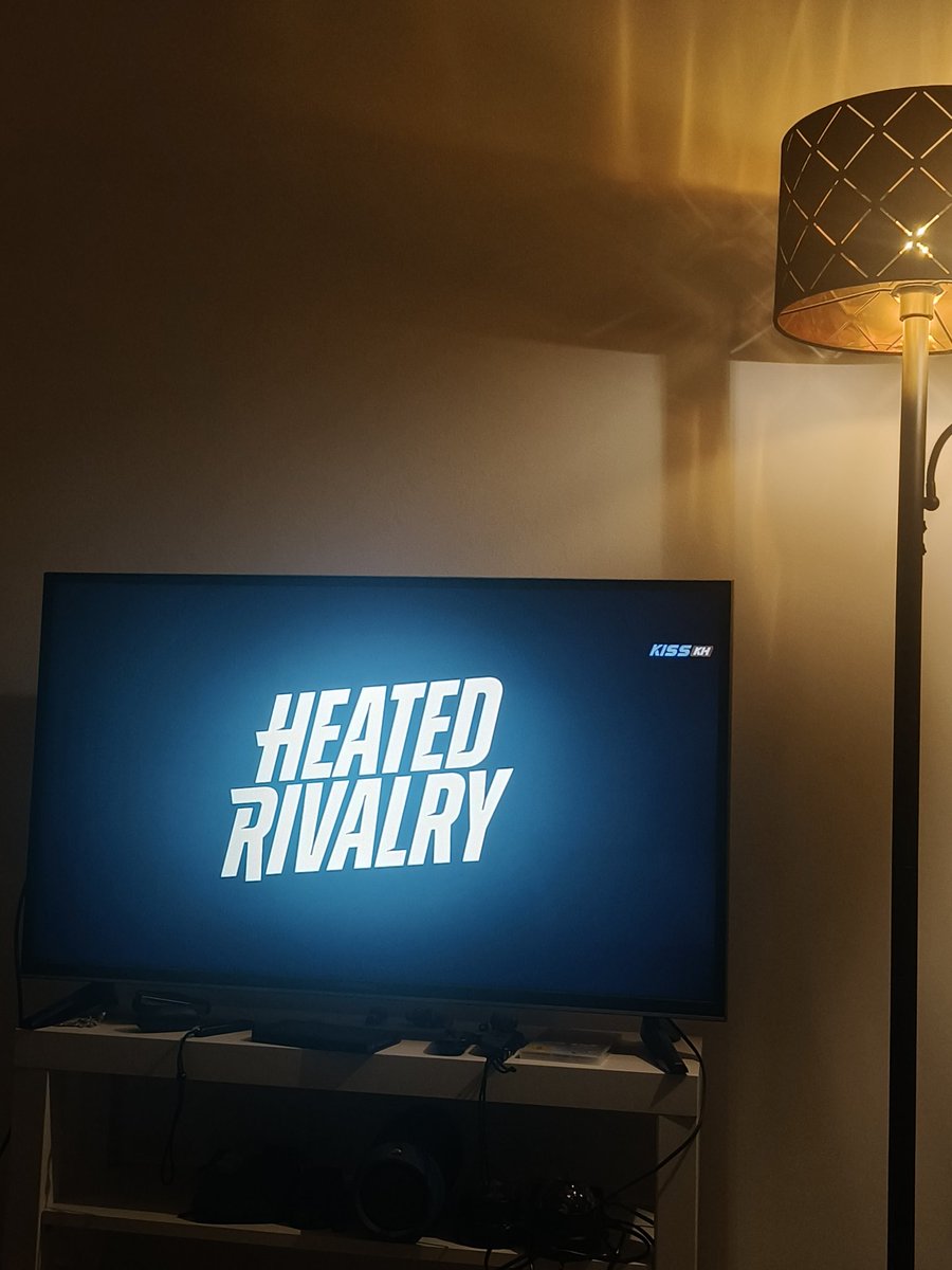 Nachdem ich nach Zootopia 2 eine dolle Obsession mit dem Film &amp; einen Crush auf einen animierten Fuchs hatte, habe ich mir gesagt, dass ich nicht noch mit ins Heated Rivalry-Fanloch fallen kann. Aber was soll ich sagen - ich bin schwach &amp; habe jetzt nur noch HR Content im Feed 🥺