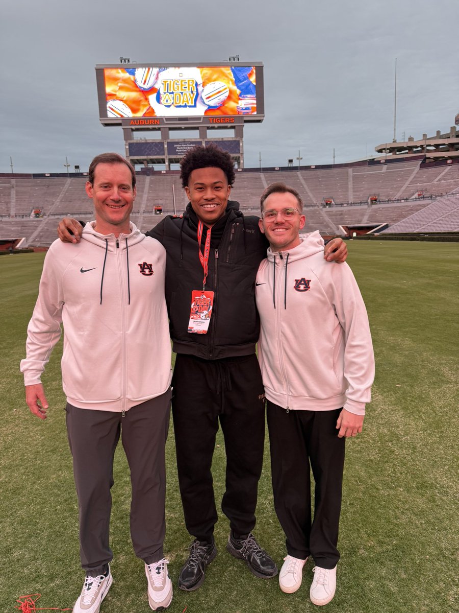israelabramsqb7's tweet image. What a great day @AuburnFootball . Thank you @CoachGolesh  @CoachJGordo @Hayden_King12 for the hospitality . My family and I definitely felt the love. @AUUndercover @AUUndercover @MontiniFootball @CoachHo @EDGYTIM @scottybscout @AllenTrieu @SWiltfong_ @TomLoy247 @GregSmithRivals…