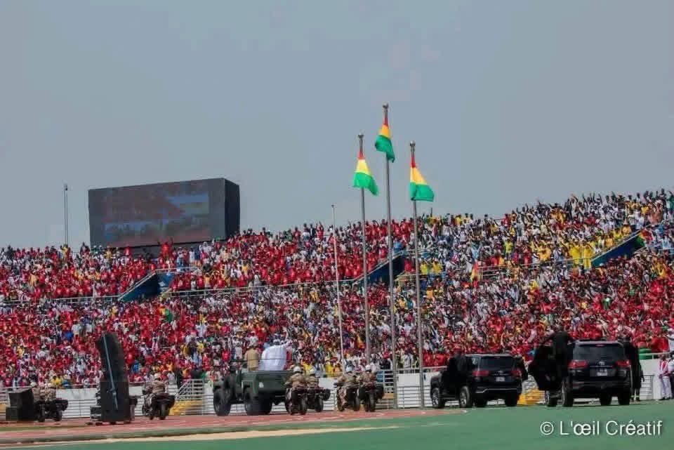 BahdSahd's tweet image. S.E.M. Mamadi Doumbouya  :

« Investir dans les femmes et la jeunesse, c’est investir dans l’avenir.
Elles sont le moteur de notre économie et la clé d’un développement durable. »

Simandou 2040 : une vision, une promesse, une réalité en marche. 

#Simandou2040 
#Innovation…