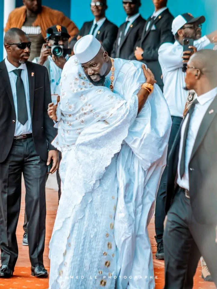 BahdSahd's tweet image. S.E.M. Mamadi Doumbouya  :

« Investir dans les femmes et la jeunesse, c’est investir dans l’avenir.
Elles sont le moteur de notre économie et la clé d’un développement durable. »

Simandou 2040 : une vision, une promesse, une réalité en marche. 

#Simandou2040 
#Innovation…