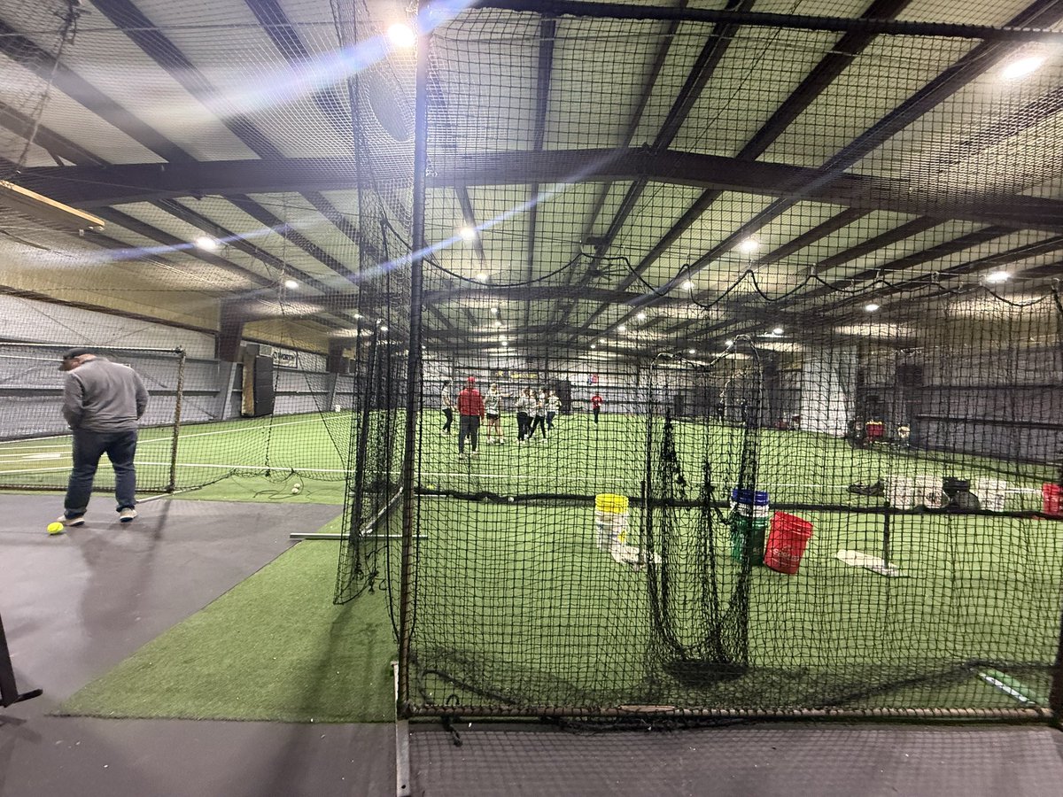 NeitzelGracyn's tweet image. Thirty-Ninth day of my Winter Workouts! ❄️  
Got in a little hitting at @KCPeppers_Lazor practice! 

DAY 39: 4,498 /7,000
#52days #Goals