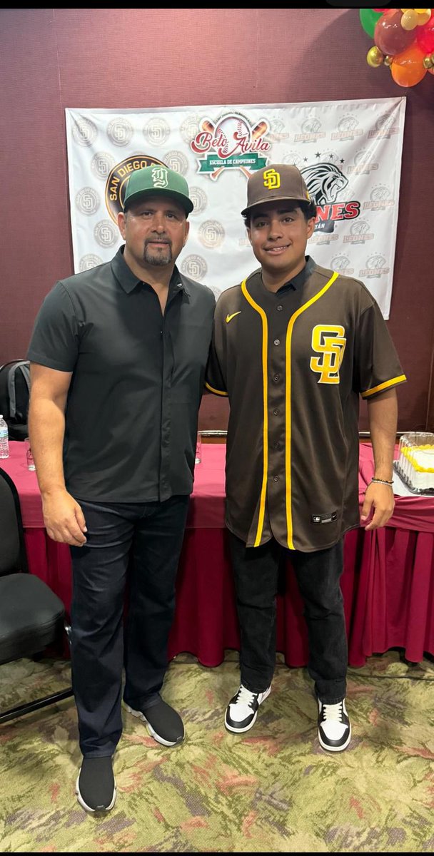 The San Diego Padres officially signed Mexican 🇲🇽 right-hander pitcher Diego Roldan. Bonus deal: $200,000.

Roldan participated in the 2024 U-15 World Cup and allowed an opponent batting average of just .176.