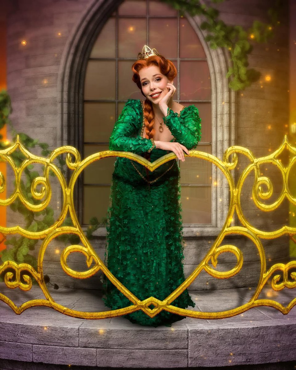 areviewmusical's tweet image. 🚨💚 Confira mais fotos de Tiago Abravanel, Fabi Bang e Myra Ruiz caracterizados para o musical ‘Shrek’.

O musical estreia 15 de abril no Teatro Renault (SP) e os ingressos já estão a venda.