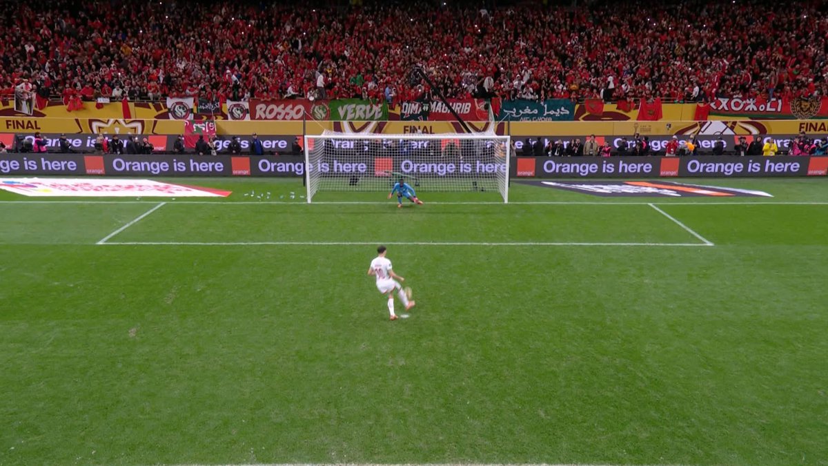 خايف دياز يطلع يدافع عن نفسه فيقول اصل كل اللي معايا بيلعبوا في اندية صغيرة في اوروبا محدش بيلعب في مدريد و برشلونة