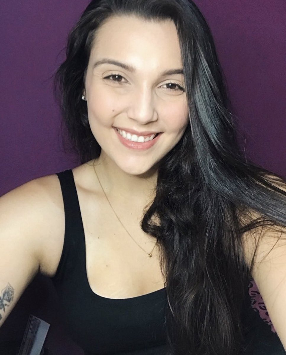 alineprd's tweet image. Eu sei que ficar presa ao passado faz mal. Mas meu, a Aline de 2020 era mais bonita, mais magra, com mais cabelo e pele bonita sem manchas e acne… 

Queria essa Aline mas nos tempos de agora 🥺