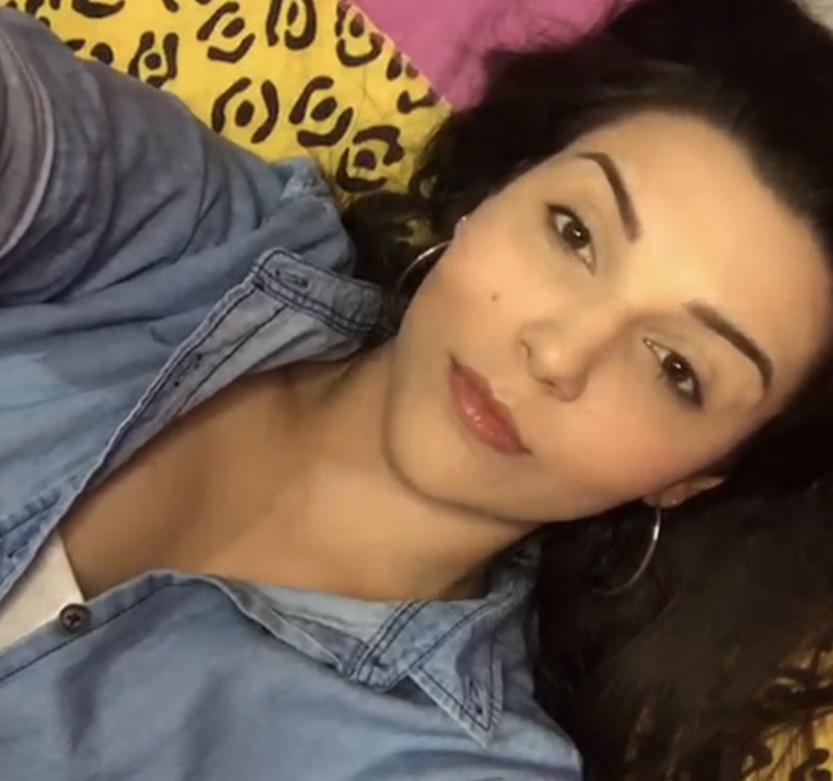 alineprd's tweet image. Eu sei que ficar presa ao passado faz mal. Mas meu, a Aline de 2020 era mais bonita, mais magra, com mais cabelo e pele bonita sem manchas e acne… 

Queria essa Aline mas nos tempos de agora 🥺