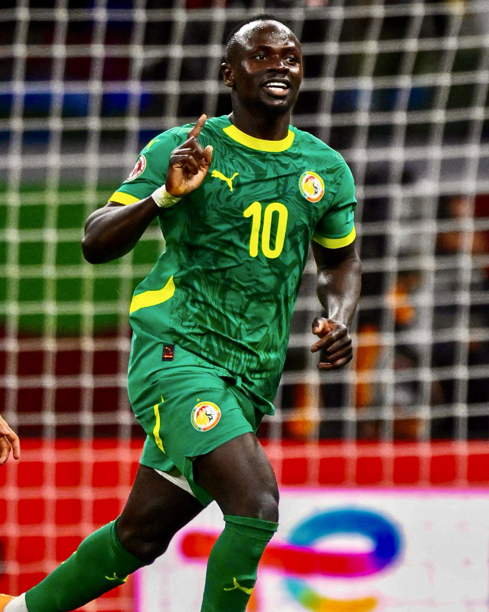 When he went to the change room and called his teammates back onto the field, they thought he was calling them to witness a penalty that would seal their fate.  It turns out he was calling them back to collect their AFCON champions medals 🏆🥇 

SADIO MANÉ 🙏🏾 

#AFCON2025