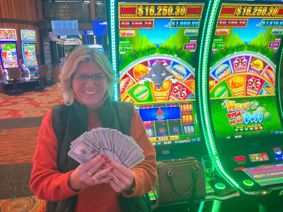 FireKeepers's tweet image. ⭐⭐ Julie is a $3,680 #MoneyKeeper ⭐⭐