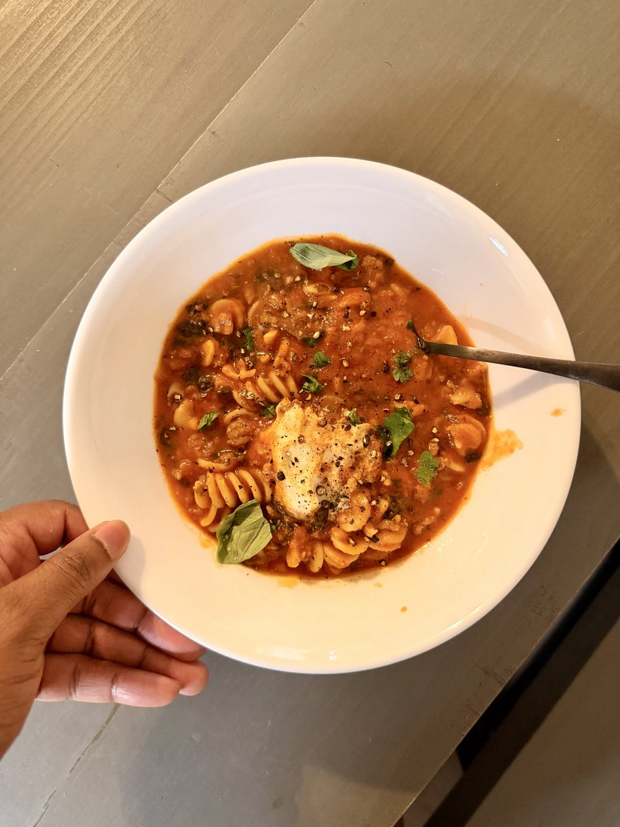 still713's tweet image. I’m serving lasagna, not ass