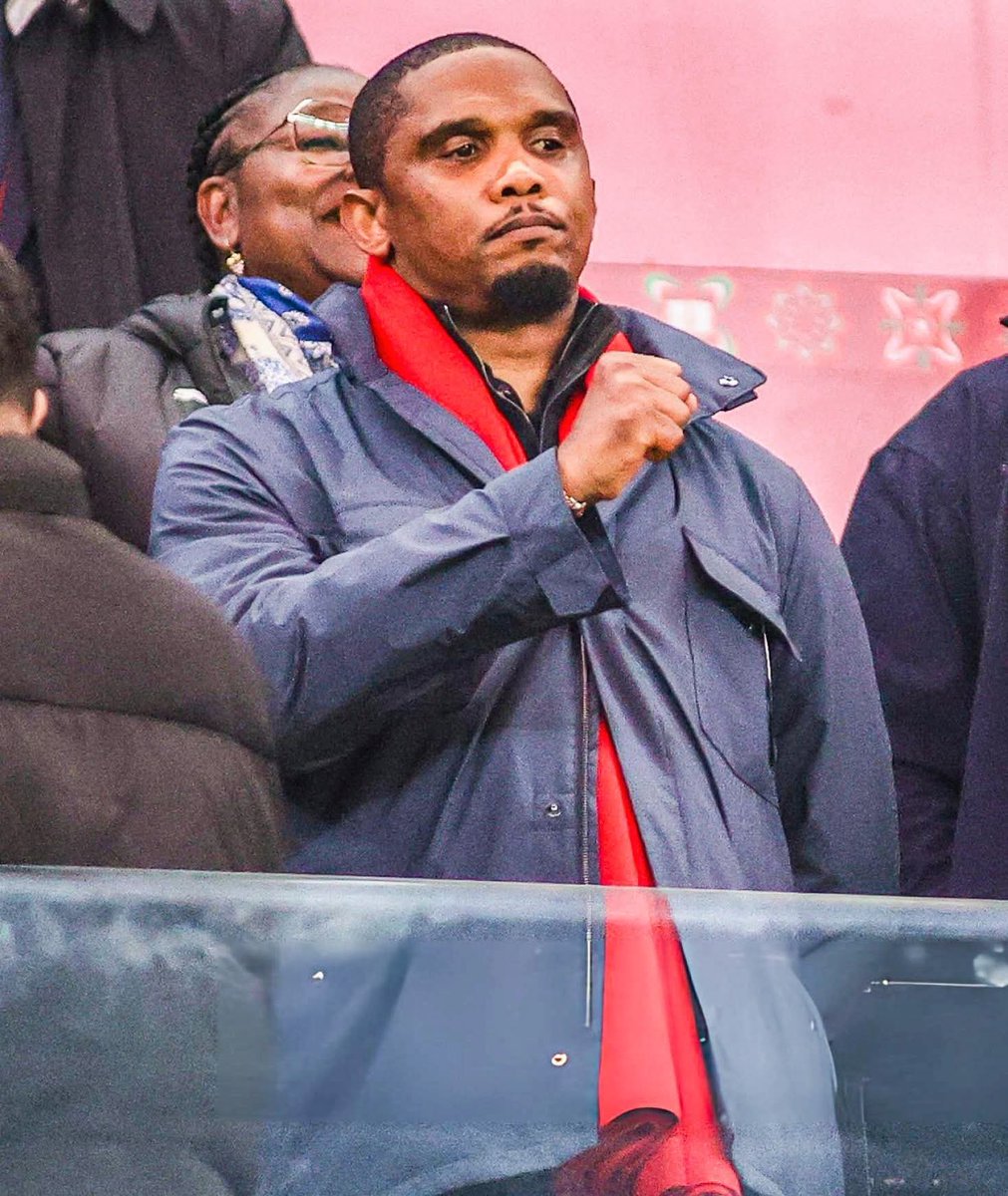 Même s'il faut cotiser pour l'amende (ça ne te dépasse pas),on le fera avec la plus grande fierté. 
DIEU seul qui sait pourquoi il a choisi le Cameroun pour t'envoyer accomplir la mission . 
Jamais Papa , jamais tu ne seras humilié, tu as toujours raison ☝🏾. Biã ding wā ✊🏾❤️