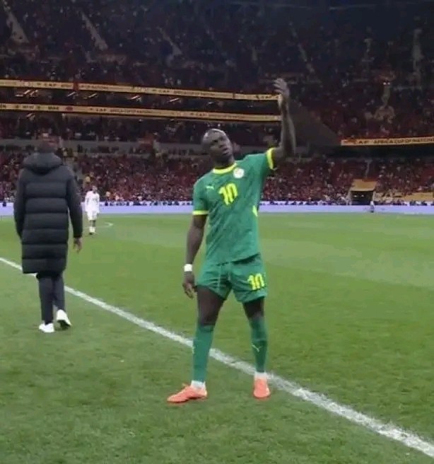 when the coach called all players to the dressing room, Mane remained alone and called all his teammates back to the field! that's why he's the light of all Africans
