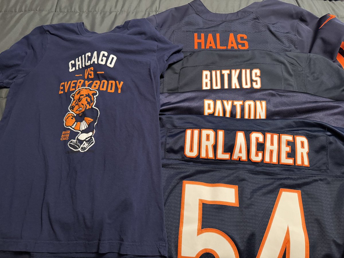 DaBearSweetness's tweet photo. @CHGO_Bears let’s go! Jersey changes ready, undershirt ready, voice ready! https://t.co/thOOC5QeFU