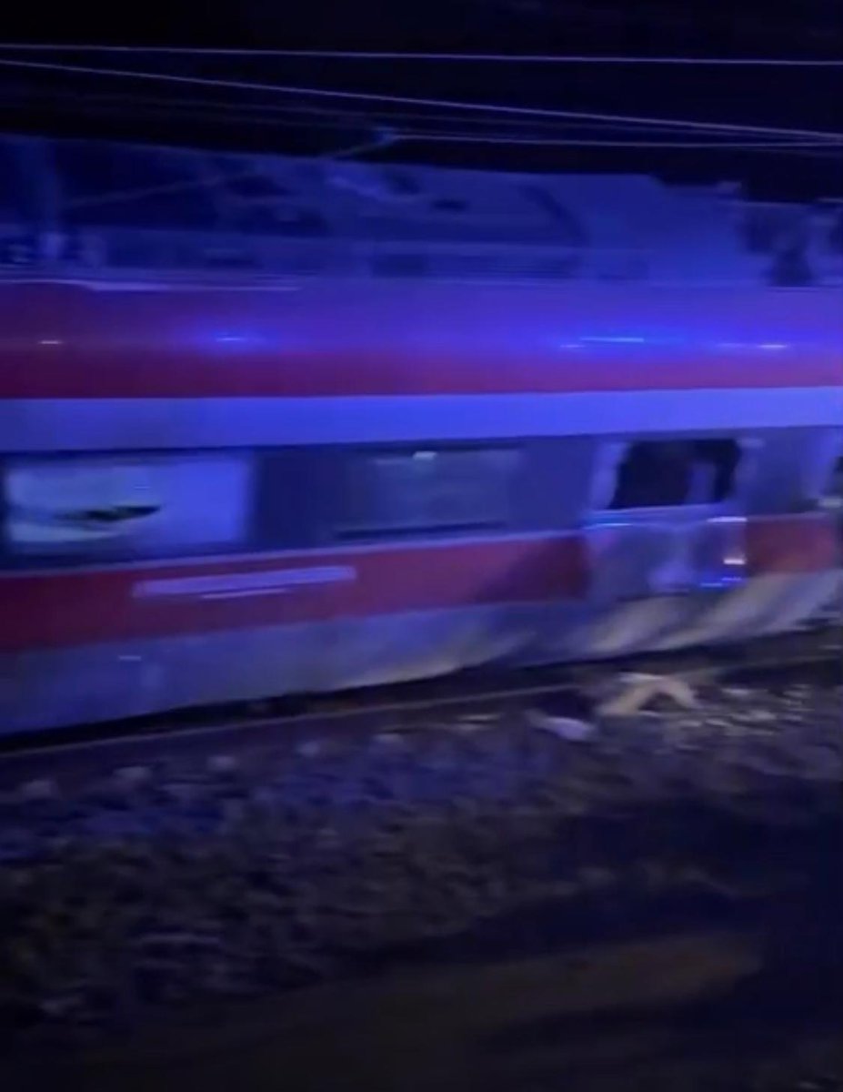 Desde <a href="/ugtbomberofores/">UGTbomberosforestales</a> seguimos con atención la noticia del descarrilamiento de los trenes de alta velocidad donde compañeros BBFF colaboran en el trasporte de afectados.
<a href="/UGT_SP/">UGT Servicios Públicos</a>