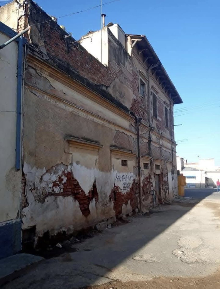 Do you know #Eritreans are not allowed to fix or paint their own houses? No one dear to ask why! Nowhere on earth does a regime control private life this deeply. 
#PFDJ this isn't governance it's absolute tyranny. #EndDictatorshipInEritrea 
#NoMorePFDJTerror #EBRF