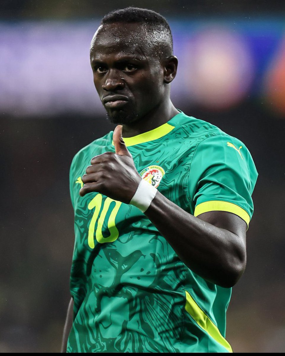 UC_Splendor's tweet image. 🗣️ What a player Sadio Mane is 
He don't need to be the captain to be his team leader 
Fair play to him 

#AFCON2025 #TotalEnergiesAFCON2025 #afconchampion