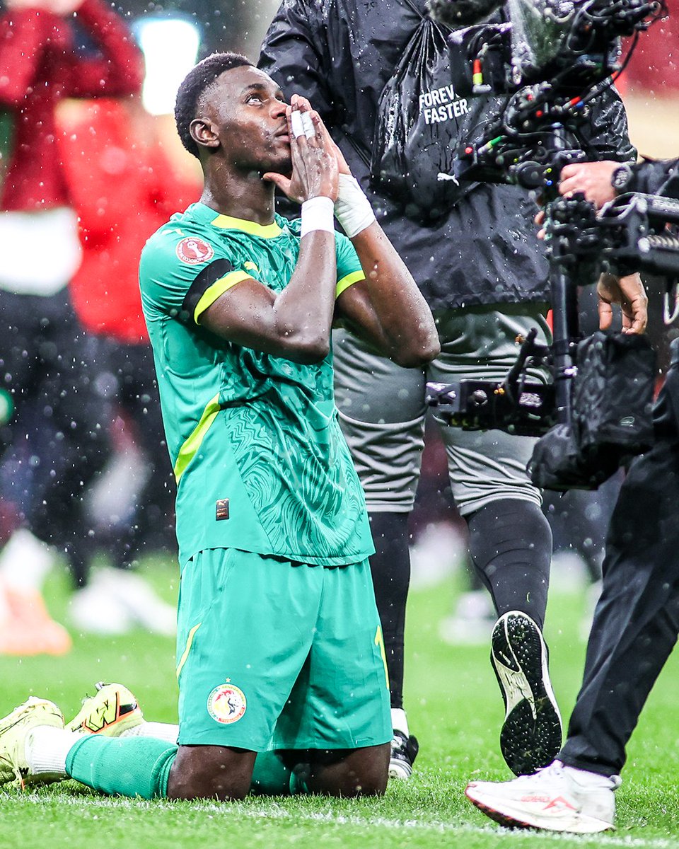 brfootball's tweet image. Football.