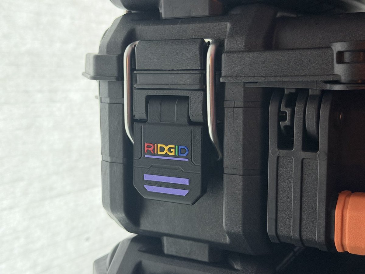 After avoiding designing multi-color functional parts due to print time and threats of wasting vastly more material than the part itself would consume, freedom during the past two months to create strong parts while offering colorful self expression has been awesome. #MadeWithH2C