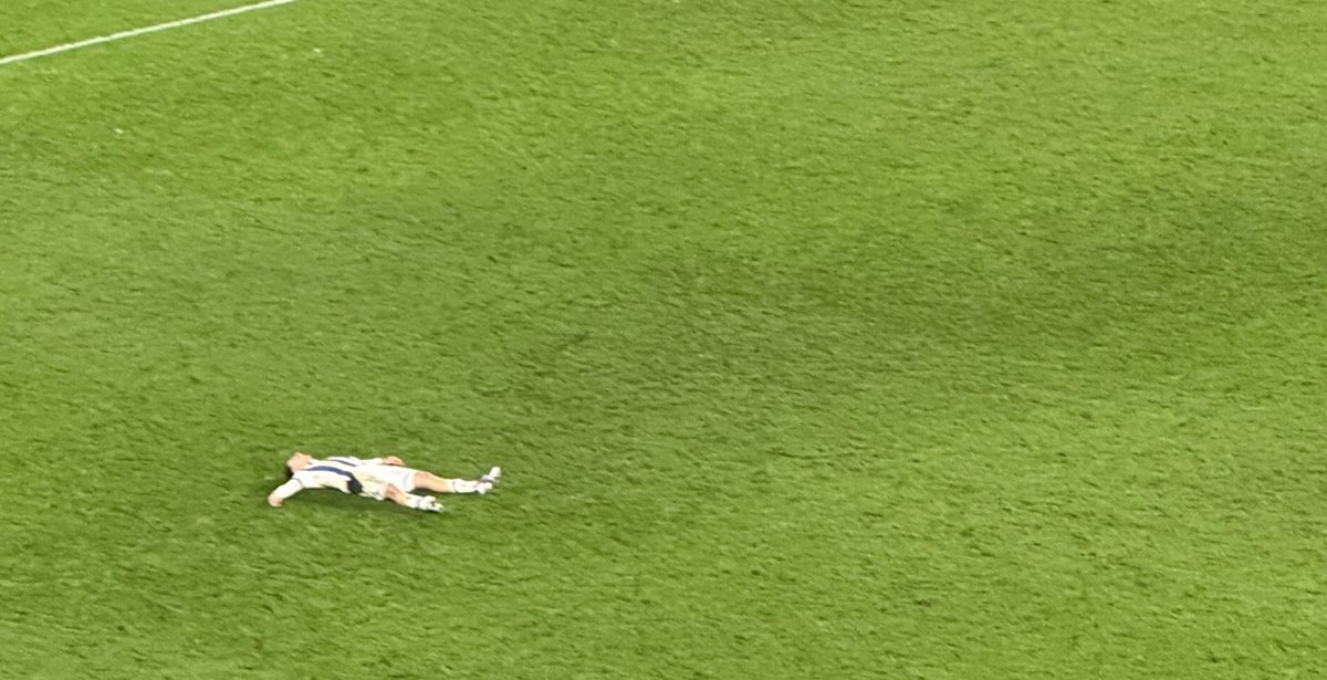 andoniotxo_'s tweet photo. Mikel, absolutamente reventado una vez pita el árbitro.

𝐁𝐞𝐭𝐢 𝐳𝐮, 𝐌𝐢𝐤𝐞𝐥

#RealSociedad https://t.co/qCU3DnapKS