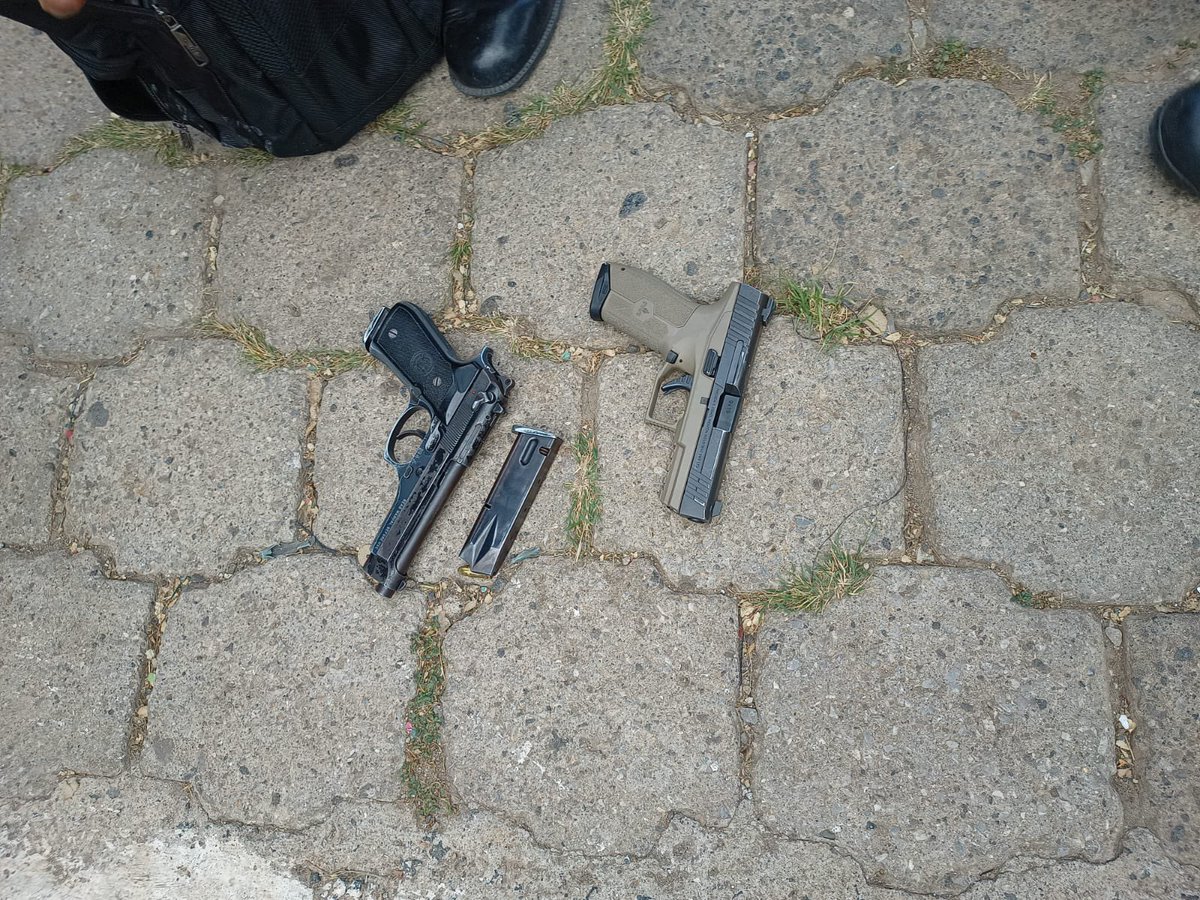 En estos momentos, la Policía Nacional Civil libera a 28 guardias de presidios que estaban retenidos por mareros en la cárcel Fraijanes II. Varios son atendidos por Bomberos Voluntarios ya que presentan síntomas de deshidratación.