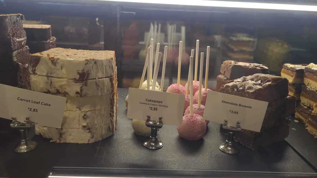 Een naar lustrum
Vijf jaar geleden ging Jeanine de Landtsheer van ons heen. Op haar verjaardag. Ook al had ze al veel prachtige boeken over onder andere  Erasmus en Lipsius gemaakt, er stonden er nog vele op stapel. In haar geest, Carpe diem !