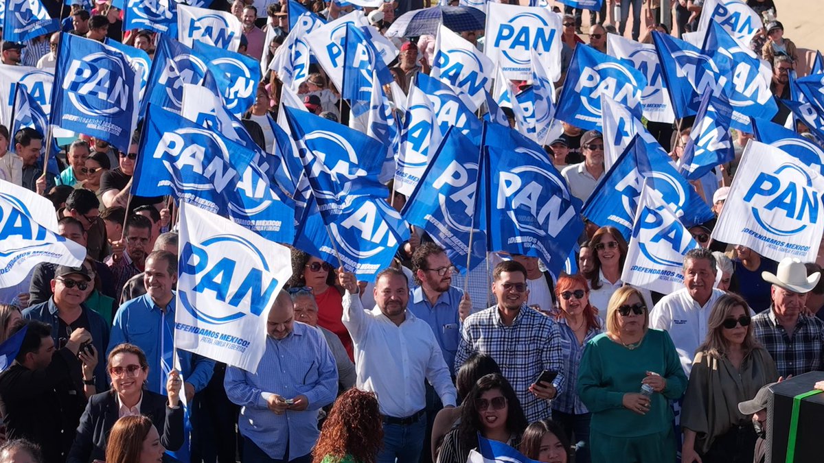 Ayer <a href="/ALopezCaballero/">Alejandro López Caballero</a>   cumplió la instrucción del presidente <a href="/JorgeRoHe/">Jorge Romero Herrera</a>, que nos dice: "salgan de las oficinas, no esperen a que la gente vaya al PAN, lleven el PAN a la gente".  Participamos entusiasmados de lleno en la nueva era del PAN. ¡Vamos a la Calle!