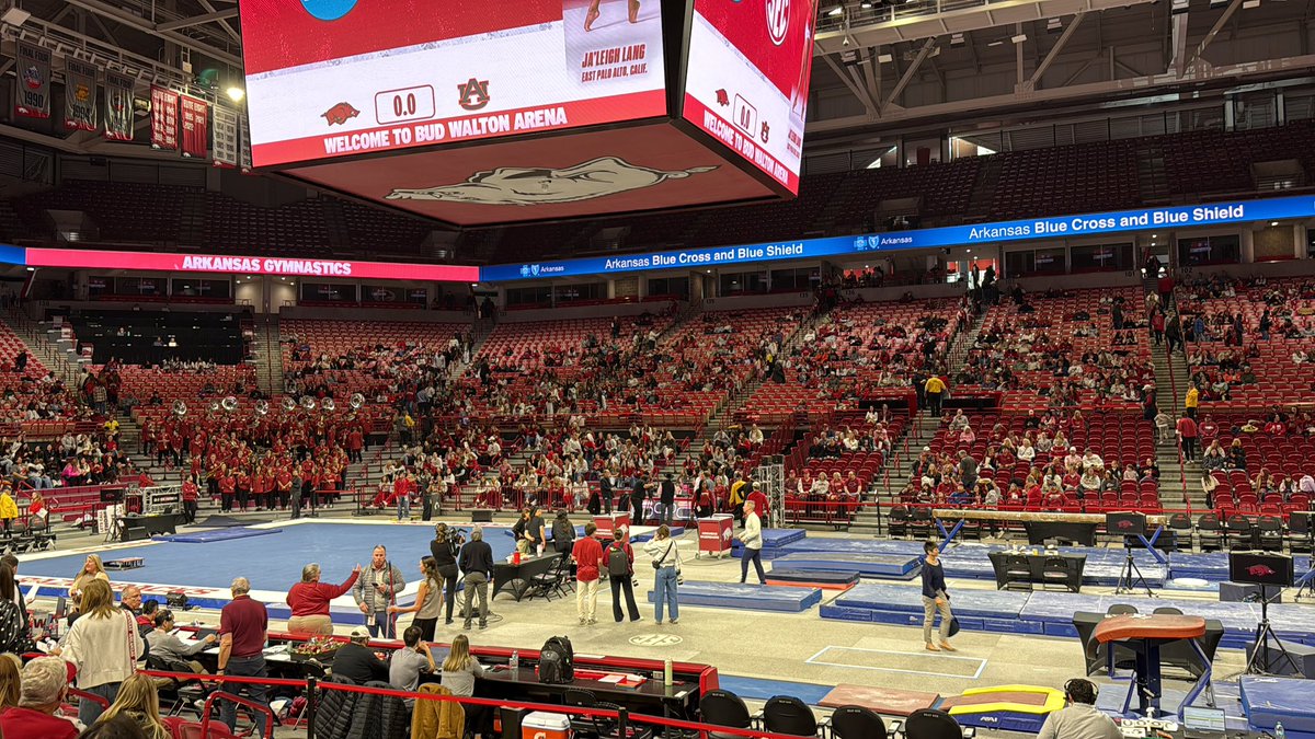 HawgsontheHill's tweet photo. Time for the first home Gymnastics meet of the season!! #WPS #Gymbacks https://t.co/Ef8roDM4Bm
