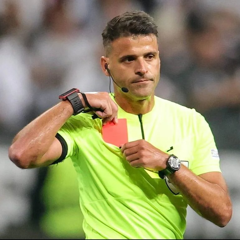 BarcaUniversal's tweet image. 🚨🚨 Hansi Flick: "I don't want to waste my energy on speaking on this guy (the referee)."

"Everyone in the stadium or the television saw what he did tonight."