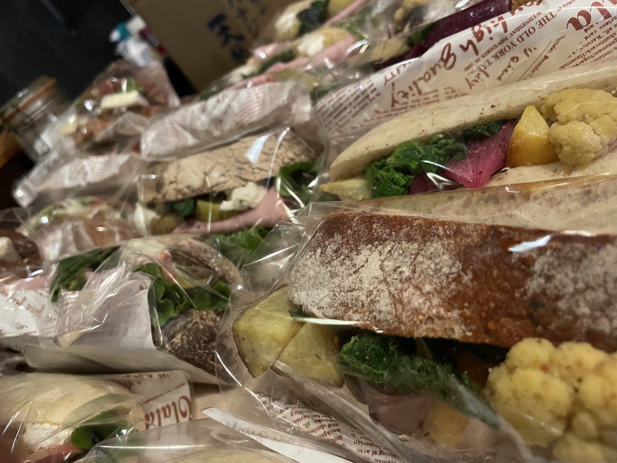 One_Copain's tweet image. おはようございます。One copain出張中です。
サンドウイッチ販売してます♪
汐入のカギロイさんで〜11:00
よろしくお願いします。