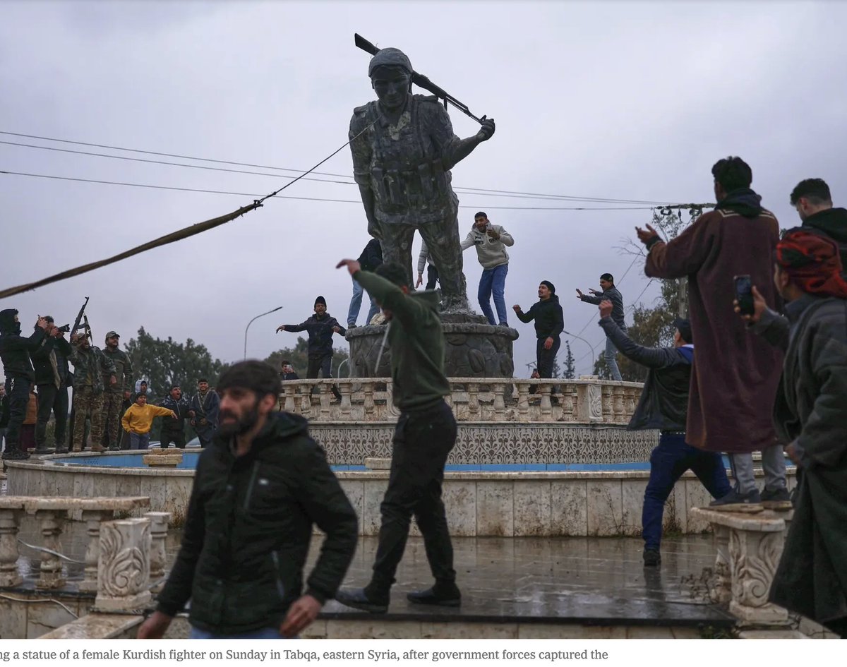 Januar 2015 in Syrien: IS in Kobanê besiegt, Kurden weltweit Helden.

11 Jahre später.  

Januar 2026 in Syrien: Statue einer kurdischen Kämpferin zerstört – drei  IS-Gefängnisse geöffnet.