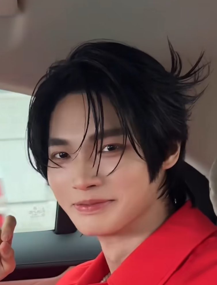 mooaapaporn's tweet image. เอนดูระหว่างไปงานนั่งคอตรงตลอดเพราะพิงข้างหลังไม่ได้ ผมจะพัง 55555 แล้วเรางอกมาไว้ตรงนั้นนี่ 😂

WIN PRADA FW26 ICONIC 
#PRADAFW26xWIN
#PRADAFW26
#Prada @Prada 
#winmetawin @winmetawin