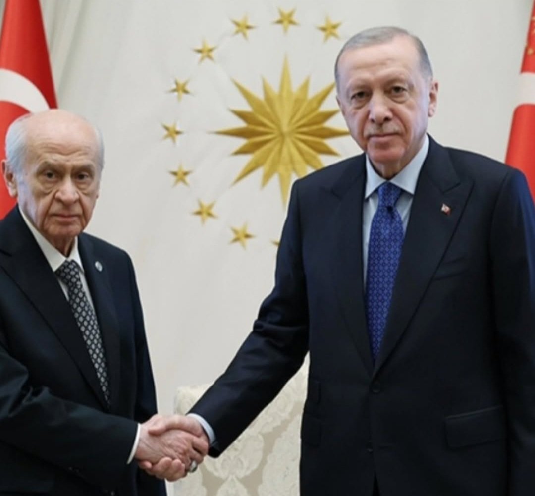 بيان صادر عن رئيس منظمة الأمن العام (KGT) السيد مراد كركيز حول مكافحة الإرهاب في سوريا
​"تؤكد الجمهورية التركية أنها لن تسمح أبداً بإنشاء ممر إرهابي على حدودها. إن العمليات التي يقوم بها الجيش العربي السوري لتطهير أراضيه من المنظمات الإرهابية الانفصالية مثل SDG و PKK/YPG هي خطوة