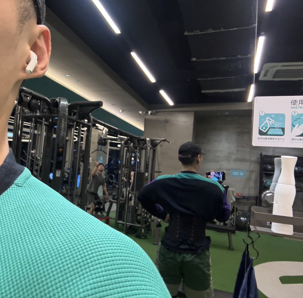 持续保持低体脂～今天胸肩日～住自己生日快乐咯～大家记得热身肩胛骨和前锯肌