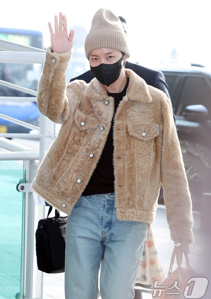 _mang218's tweet photo. 250119 제이홉 https://t.co/SqRyeWn8hy