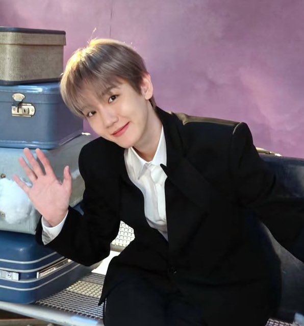 ･*:.｡ ｡.:*･ﾟ✽.｡.:*・ﾟ
여러분 안녕하세요☀️
오늘도　백현 💝
今週もよろしく
　　　お願いします