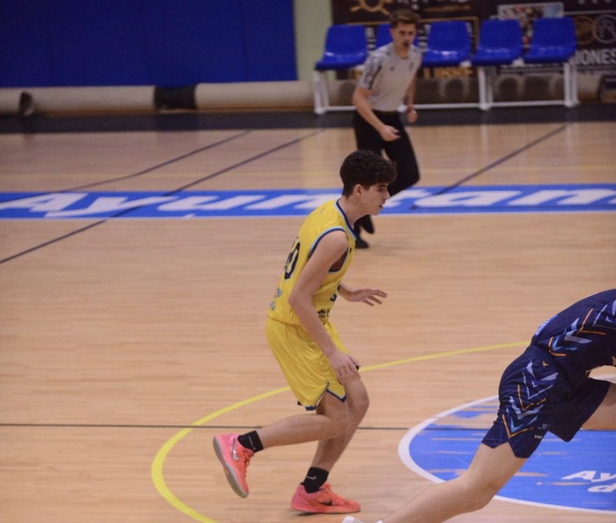 CB_Algeciras's tweet photo. 🏀 Mis niños 𝙟𝙪𝙜𝙖𝙣𝙙𝙤 𝙮 𝙨𝙪𝙢𝙖𝙣𝙙𝙤.

😊 Nada me hace más feliz. https://t.co/uunq17aIjl