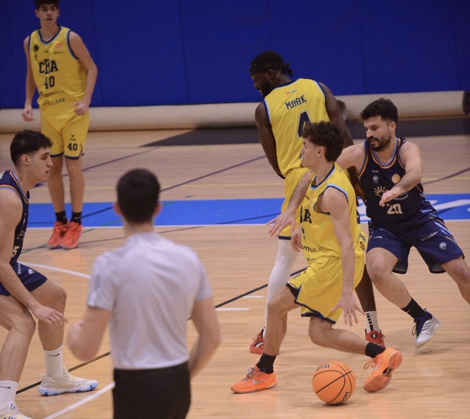 CB_Algeciras's tweet photo. 🏀 Mis niños 𝙟𝙪𝙜𝙖𝙣𝙙𝙤 𝙮 𝙨𝙪𝙢𝙖𝙣𝙙𝙤.

😊 Nada me hace más feliz. https://t.co/uunq17aIjl