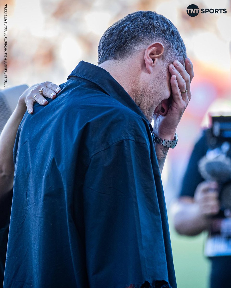 TNTSportsBR's tweet image. O PIRATA CHOROU NA HORA DO ADEUS AO VASCO! 💢😭

De saída, Vegetti se despediu dos torcedores antes do jogo contra o Nova Iguaçu pelo #CampeonatoCarioca.

#FutebolBrasileiro