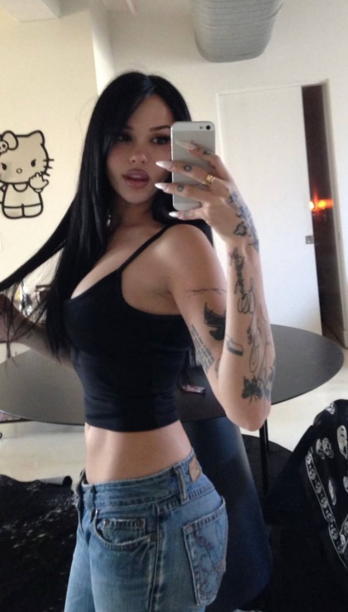 Aurora De Luca. (@lureofdarkness) on Twitter photo 