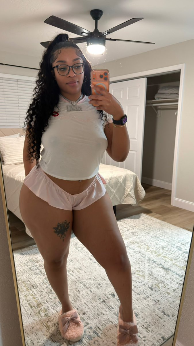 FineShitSeni's tweet photo. In my pjs https://t.co/S2UvhuzHKq