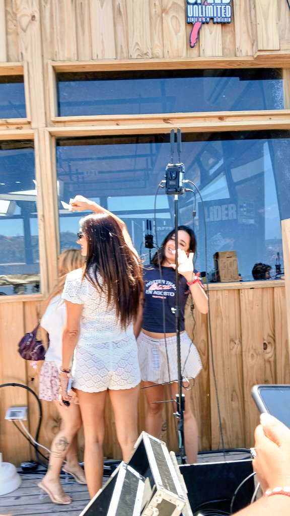 PinolaDaff's tweet image. Las mujeres más buenas vibras , humoristas que existen y hermosas por escándalo. Gracias por los abrazos que me dieron. Esta semana tan única para mi .
Familia 💜 
@florjazminpe16 
@momigiardina