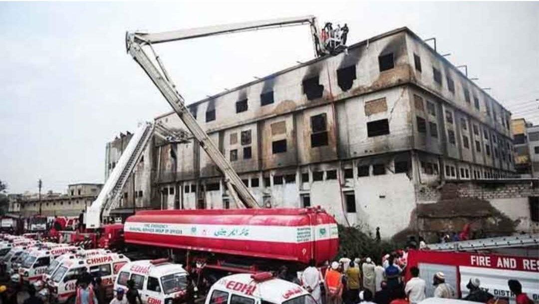 تمہیں یاد ہو کہ نہ یاد ہو ہمیں یاد ہے ذرا ذرا 💔😥

ایکبار پھر بلدیہ فیکٹری طرز پر آتشزدگی 😥 

#GulPlazaFire #KARACHI